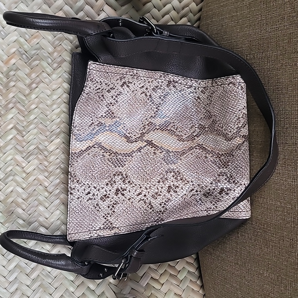 T TAHARI leather snake-skin detailed tote shoulder bag in Dark chocolate - Picture 4 of 10